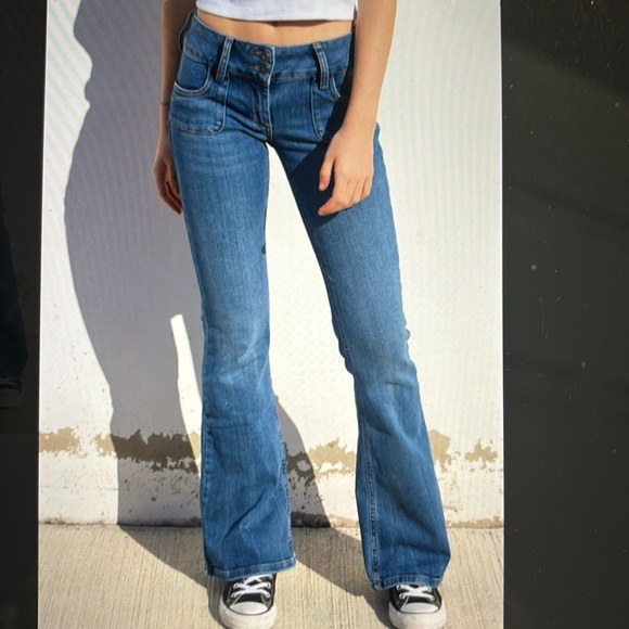 Subdued Low Waist Flare Jean With Front Square Pockets - Picture 3 of 13